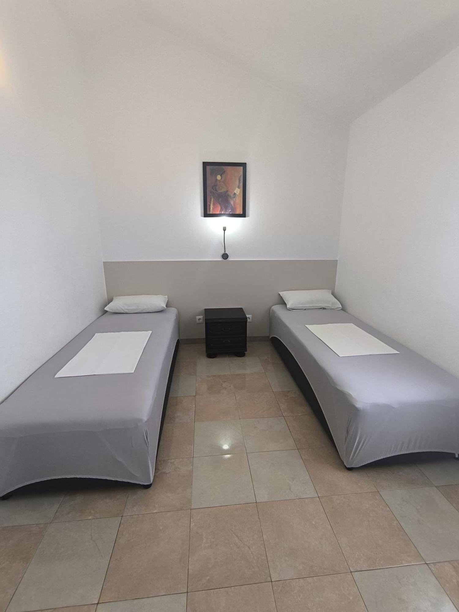 Apartments Otok 2 Трогір Екстер'єр фото