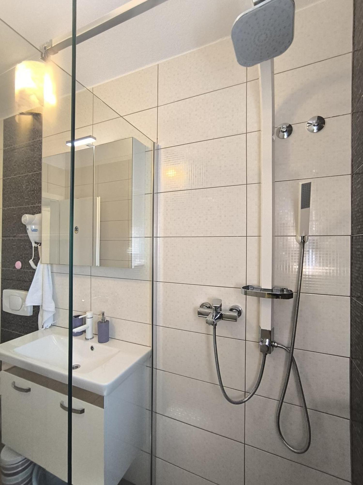 Apartments Otok 2 Трогір Екстер'єр фото