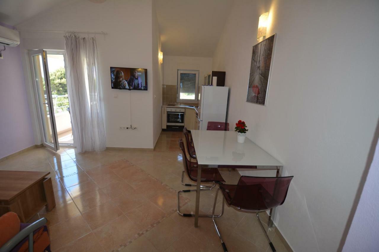 Apartments Otok 2 Трогір Екстер'єр фото