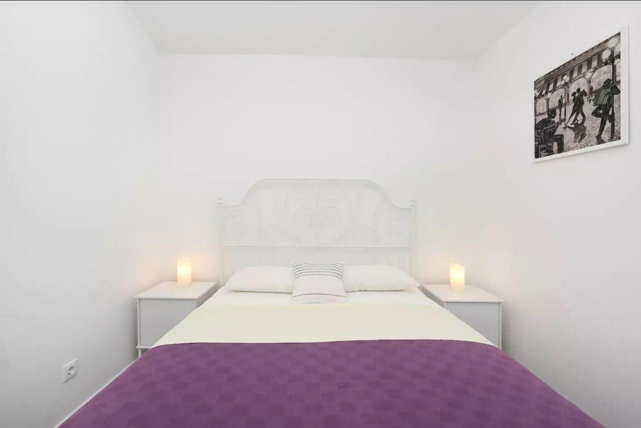 Apartments Otok 2 Трогір Екстер'єр фото